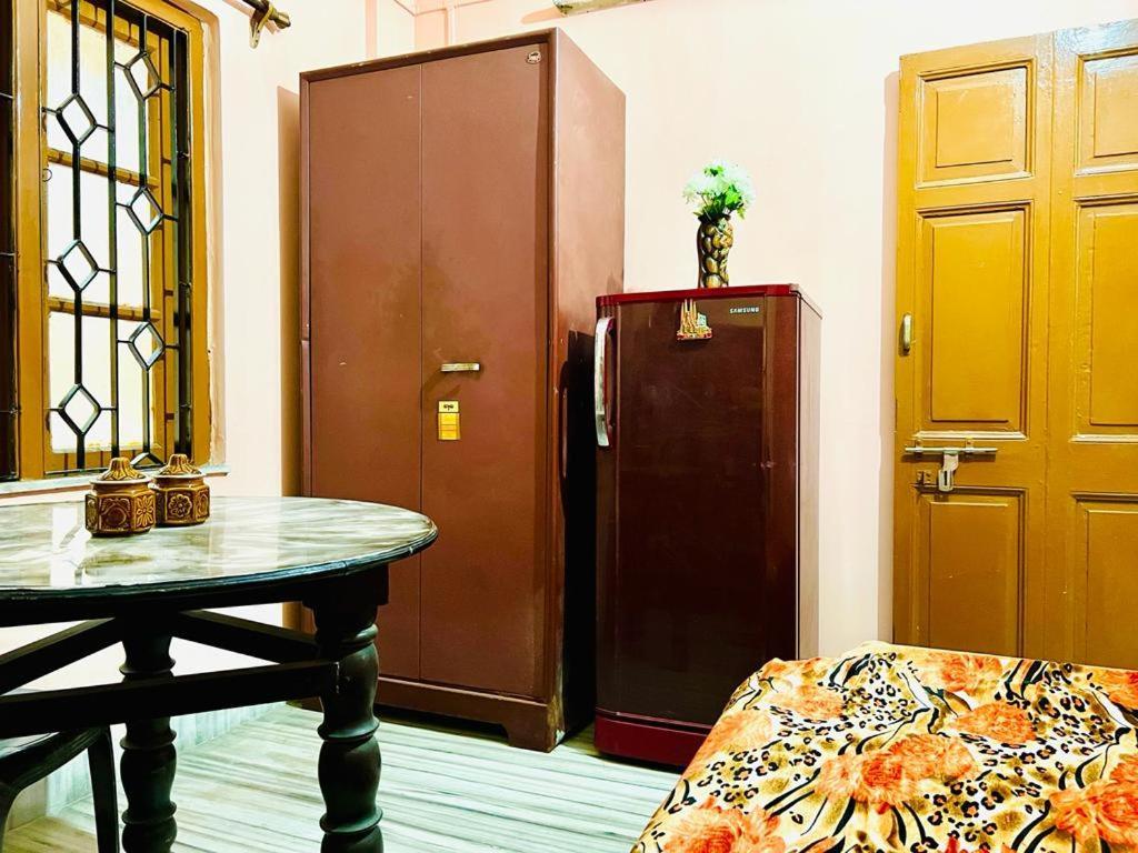 Spacious Apt With Antique Furniture ,Ac & Kitchen Calcutá Exterior foto