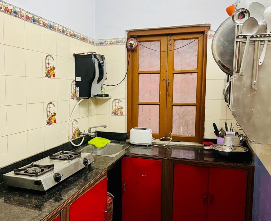 Spacious Apt With Antique Furniture ,Ac & Kitchen Calcutá Exterior foto