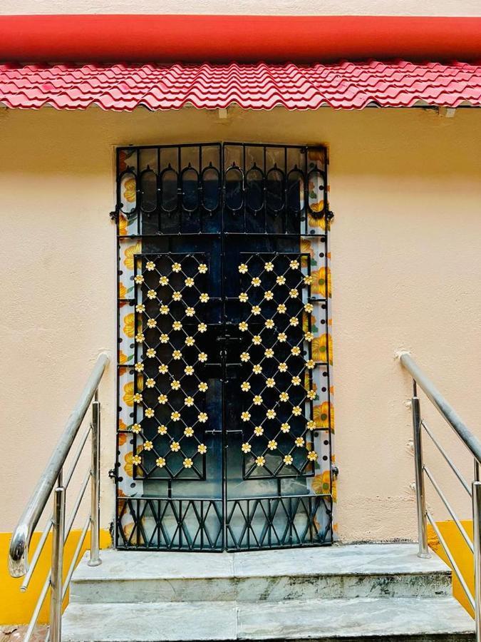 Spacious Apt With Antique Furniture ,Ac & Kitchen Calcutá Exterior foto